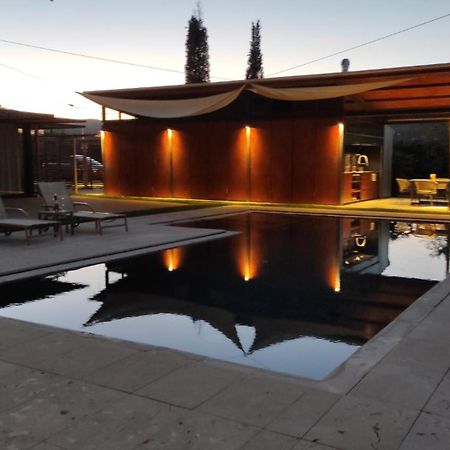 Masia Cal Sisplau: Vineyard Retreat with Pool near Barcelona San Martin Sarroca Exterior photo