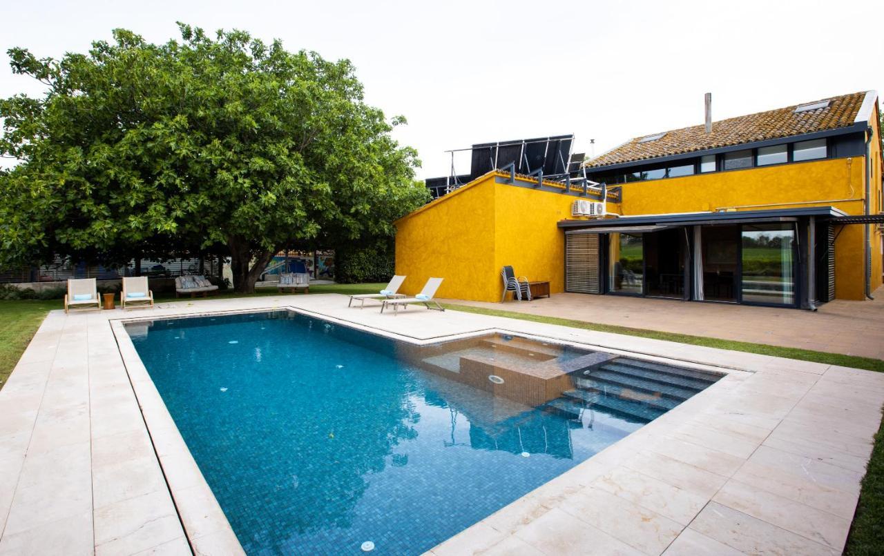 Masia Cal Sisplau: Vineyard Retreat with Pool near Barcelona San Martin Sarroca Exterior photo