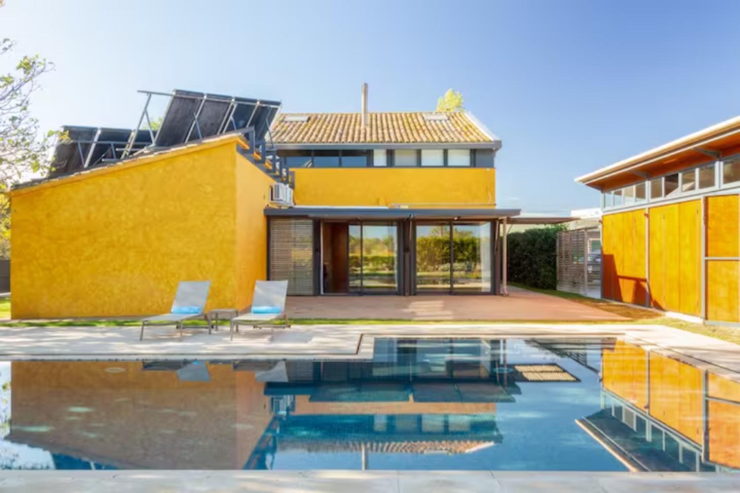 Masia Cal Sisplau: Vineyard Retreat with Pool near Barcelona San Martin Sarroca Exterior photo